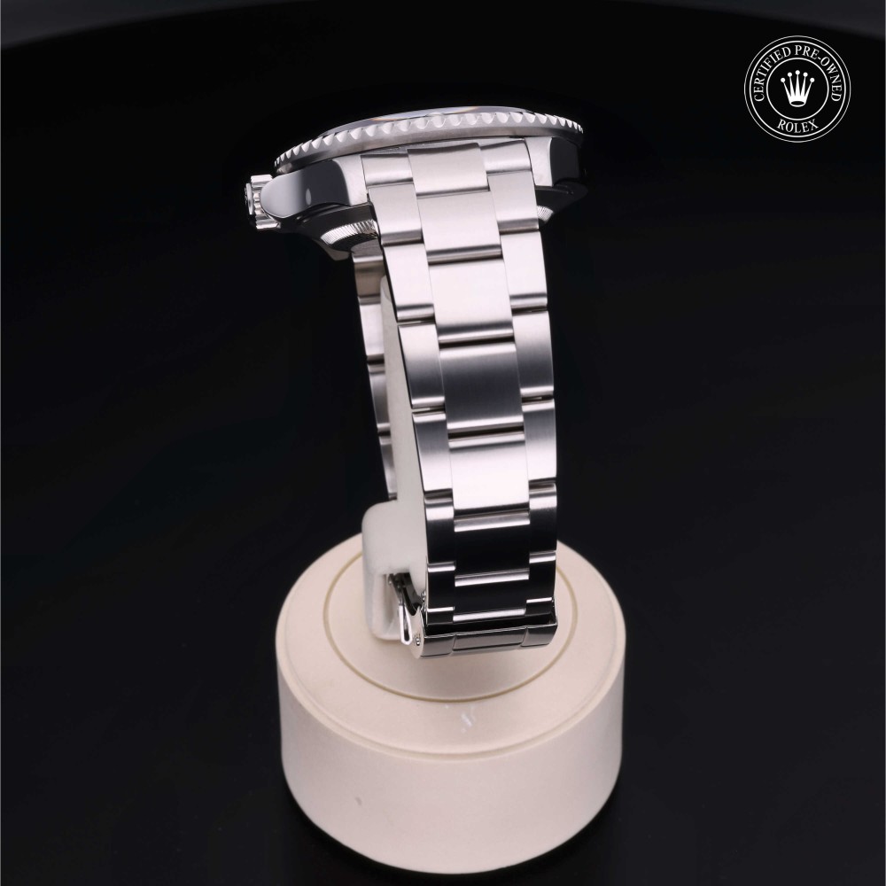 rolex-certified-pre-owned-Sea-Dweller-40 mm-Oystersteel-2006-M16600-0003
