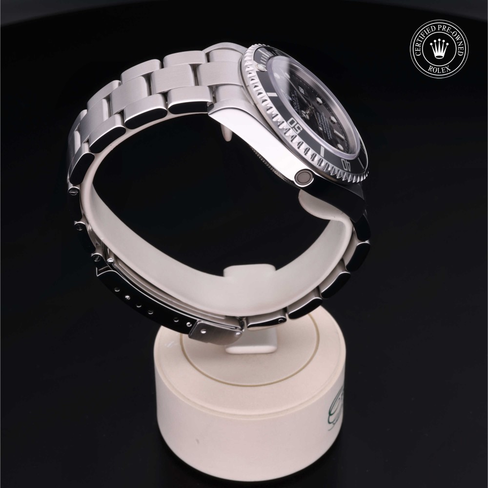 rolex-certified-pre-owned-Sea-Dweller-40 mm-Oystersteel-2006-M16600-0003