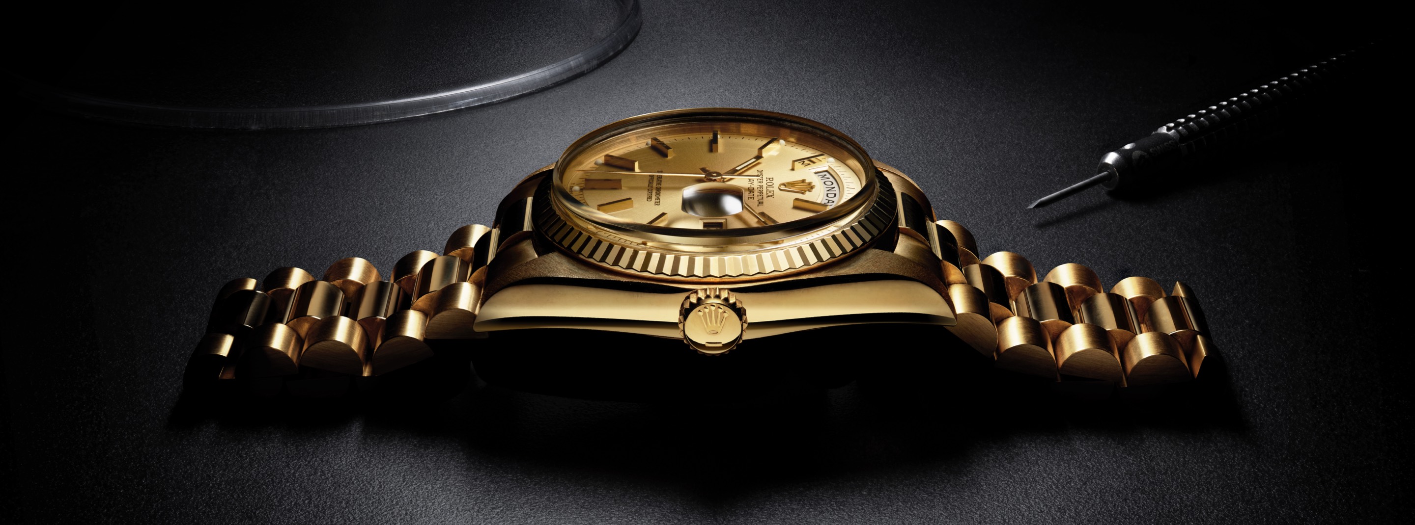 Rolex gold link strap watch side profile