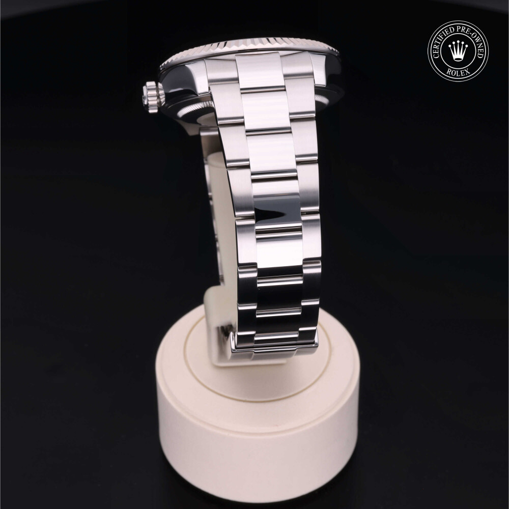 rolex-certified-pre-owned-Sky-Dweller-42 mm-White Rolesor-2018-326934