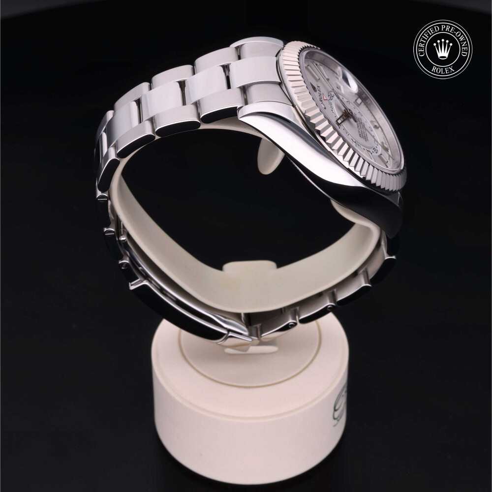 rolex-certified-pre-owned-Sky-Dweller-42 mm-White Rolesor-2018-326934