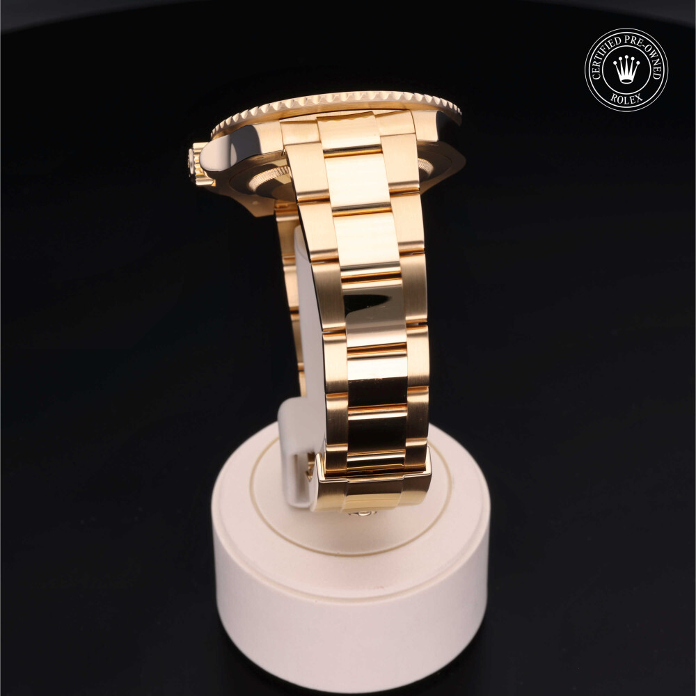 rolex-certified-pre-owned-GMT-Master II-40 mm-18ct Yellow Gold-2010-116718