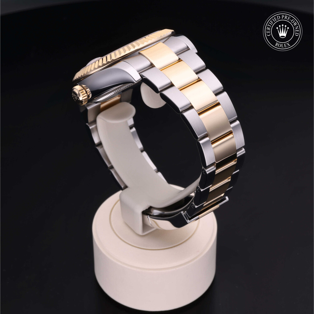 rolex-certified-pre-owned-Sky-Dweller-42 mm-Yellow Rolesor-2018-M326933-0001