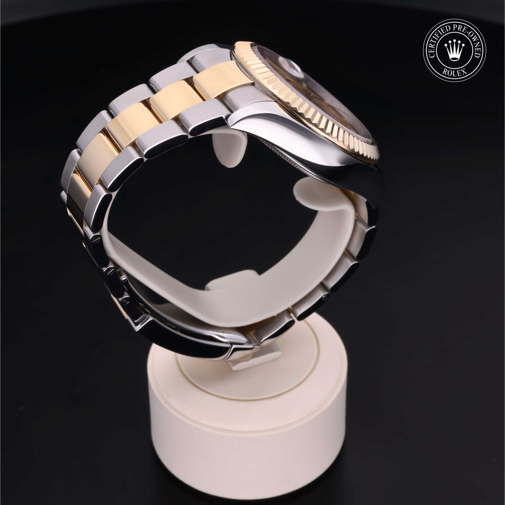 rolex-certified-pre-owned-Sky-Dweller-42 mm-Yellow Rolesor-2018-M326933-0001