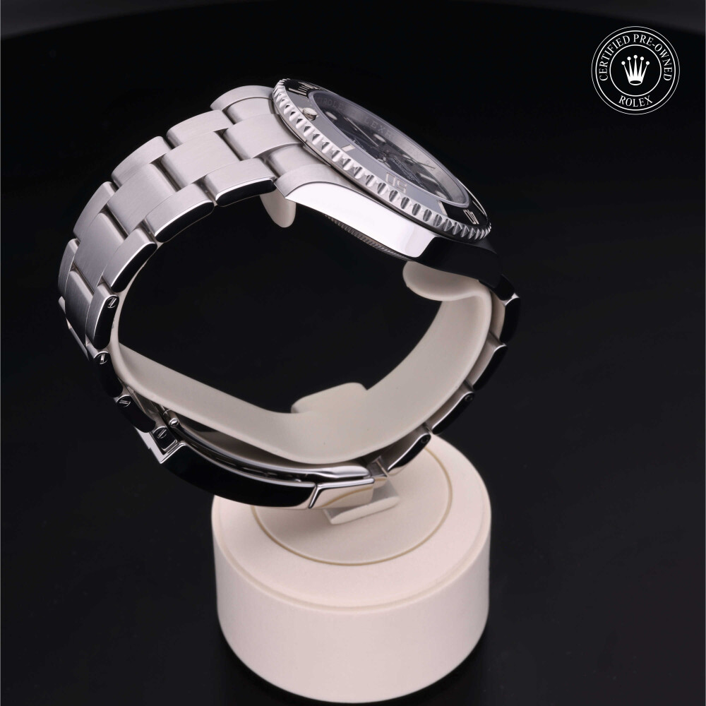 rolex-certified-pre-owned-Submariner-40 mm-Oystersteel-2016-M114060-0002