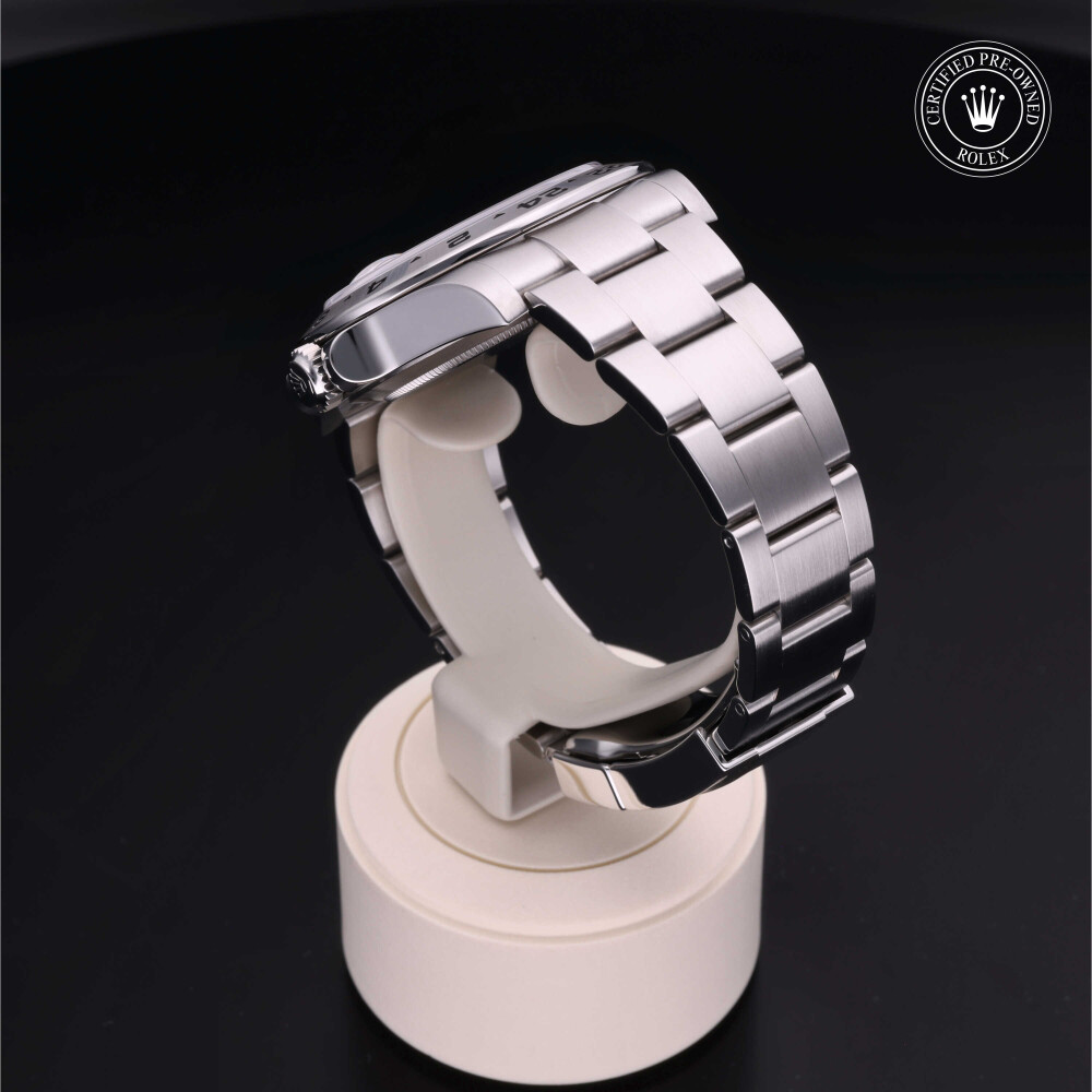 rolex-certified-pre-owned-Explorer II-42 mm-Oystersteel-2017-M216570-0001