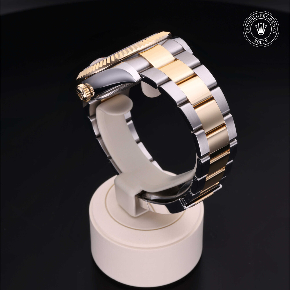 rolex-certified-pre-owned-Sky-Dweller-42 mm-Yellow Rolesor-2019-M326933-0001