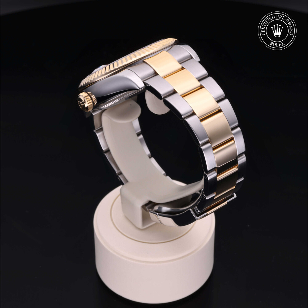 rolex-certified-pre-owned-Sky-Dweller-42 mm-Yellow Rolesor-2018-M326933-0009