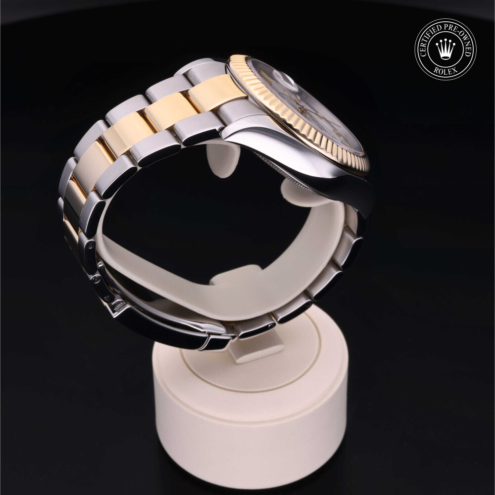 rolex-certified-pre-owned-Sky-Dweller-42 mm-Yellow Rolesor-2018-M326933-0009