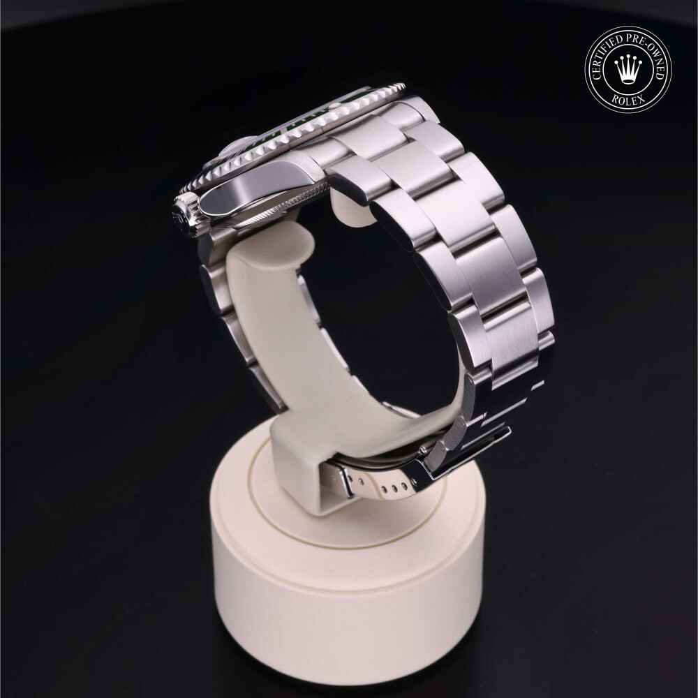 rolex-certified-pre-owned-Submariner Date-40 mm-Oystersteel-2008-M16610LV-0002