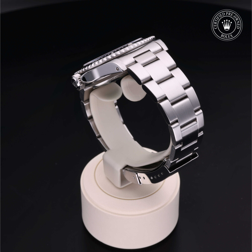 rolex-certified-pre-owned-Submariner-40 mm-Stainless Steel-2007-M14060M-0004