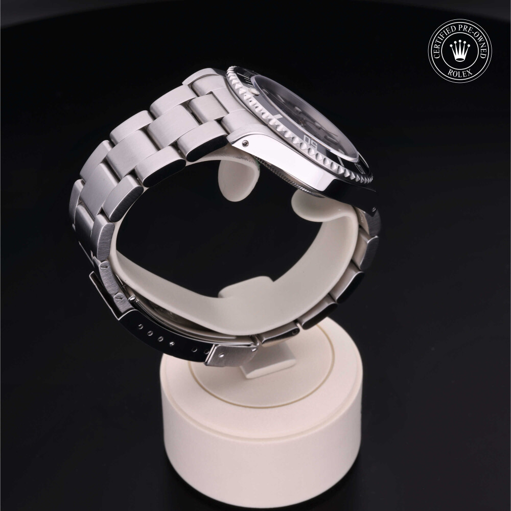 rolex-certified-pre-owned-Submariner-40 mm-Stainless Steel-2007-M14060M-0004