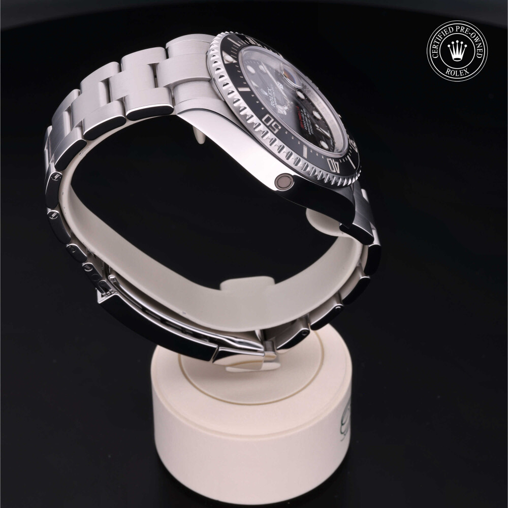 rolex-certified-pre-owned-Sea-Dweller-43 mm-Oystersteel-2017-M126600-0001
