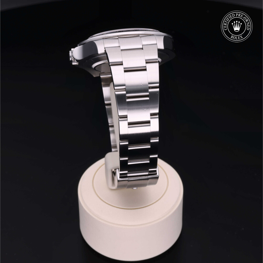 rolex-certified-pre-owned-Explorer II-42 mm-Oystersteel-2017-M216570-0001