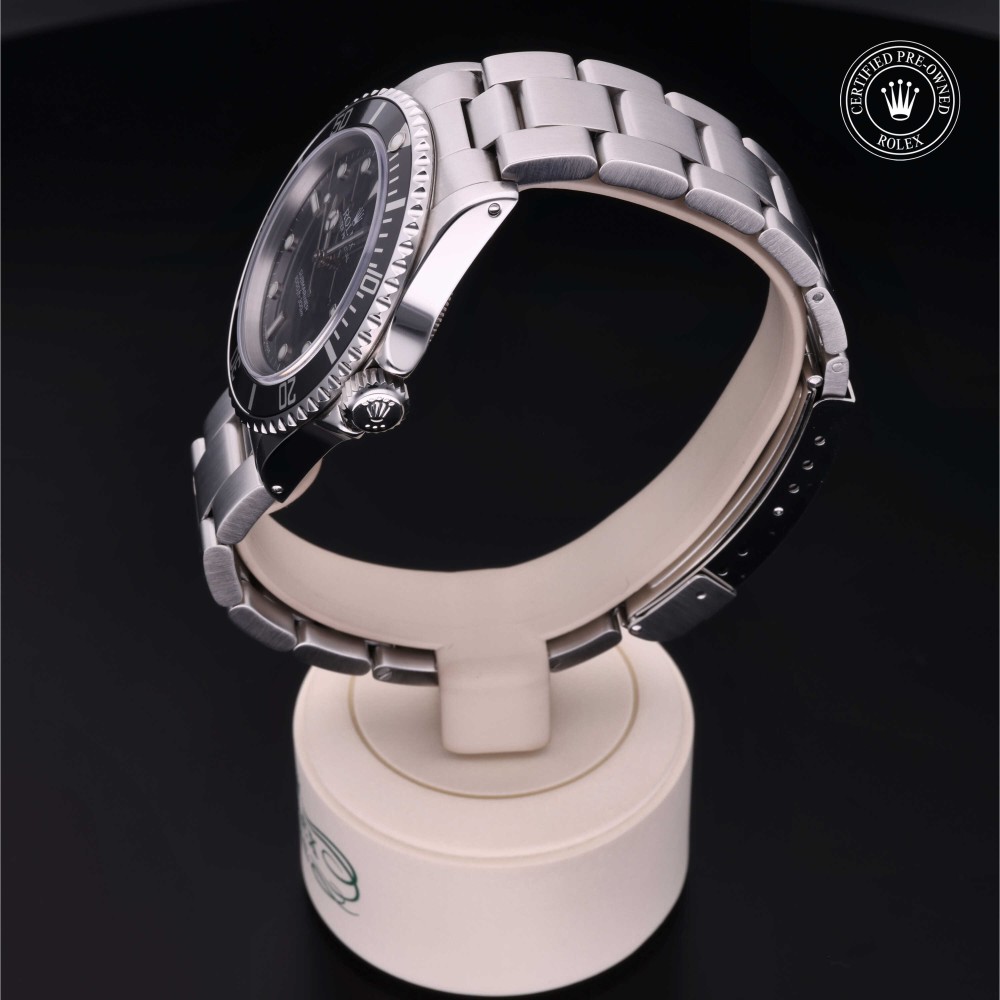 rolex-certified-pre-owned-Submariner-40 mm-Oystersteel-2002-M14060M-0004