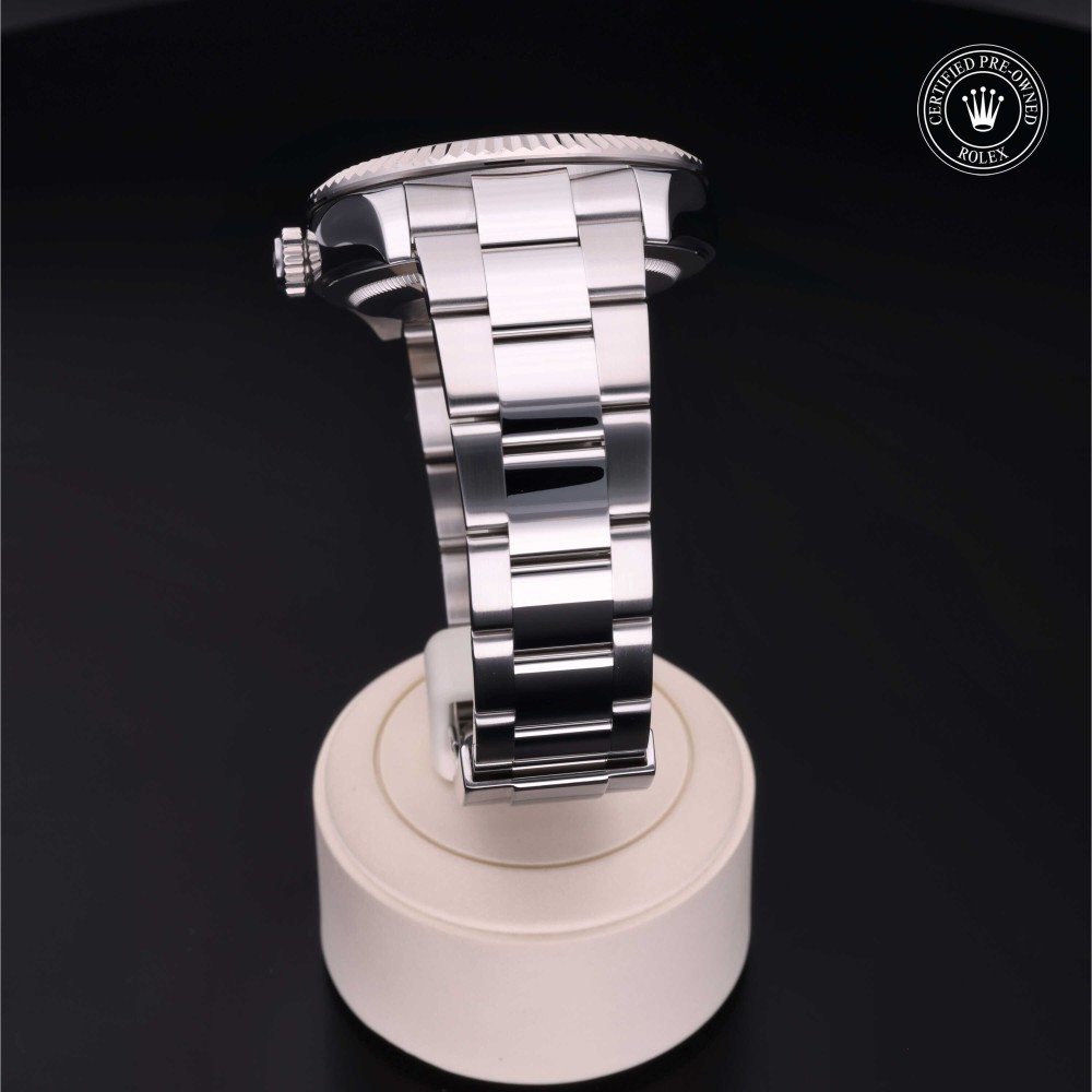 rolex-certified-pre-owned-Sky-Dweller-42 mm-White Rolesor-2020-326934