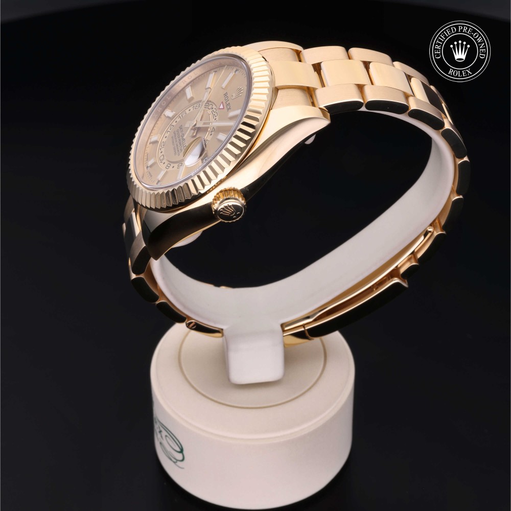 rolex-certified-pre-owned-Sky-Dweller-42 mm-18ct Yellow Gold-2021-M326938-0003