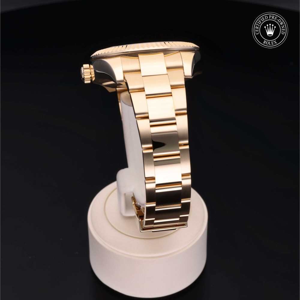 rolex-certified-pre-owned-Sky-Dweller-42 mm-18ct Yellow Gold-2021-M326938-0003
