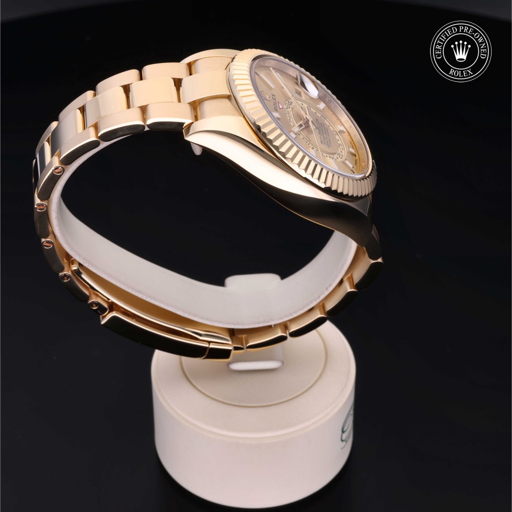 rolex-certified-pre-owned-Sky-Dweller-42 mm-18ct Yellow Gold-2021-M326938-0003