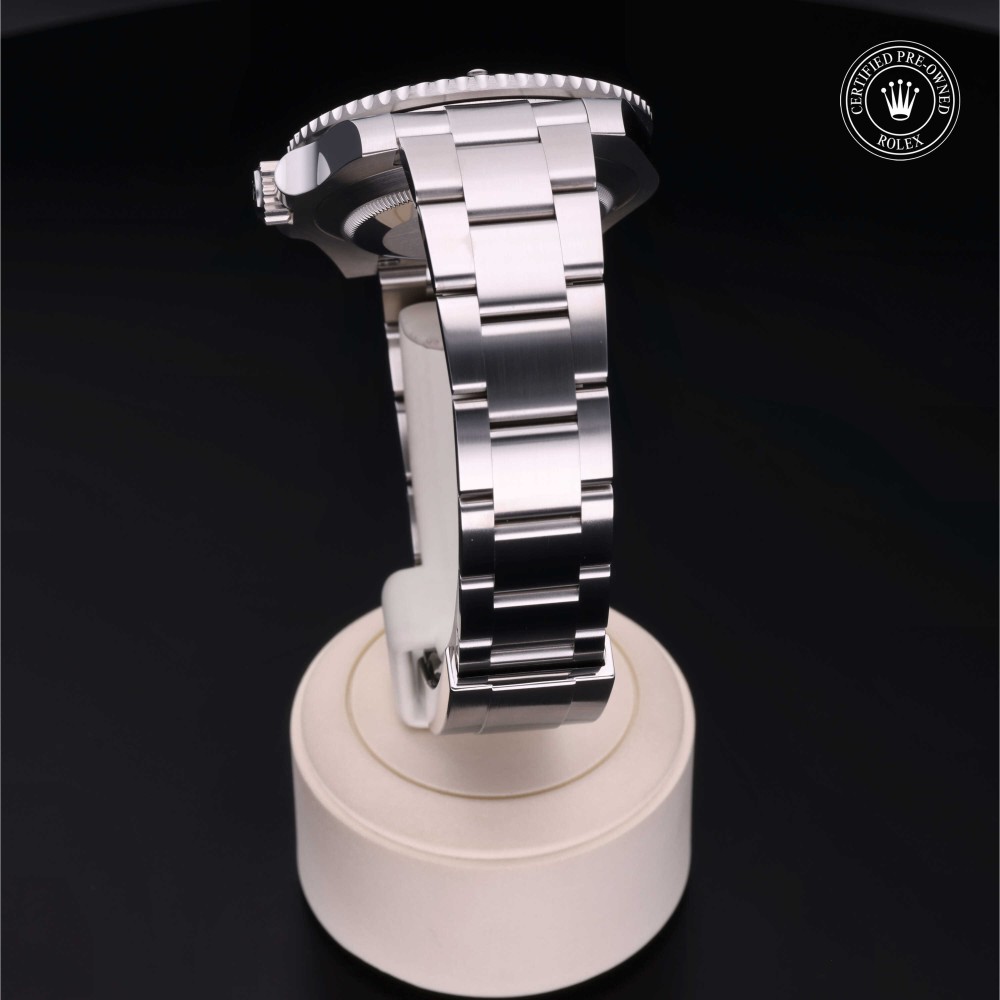 rolex-certified-pre-owned-Submariner Date-40 mm-Oystersteel-2020-M116610LV-0002