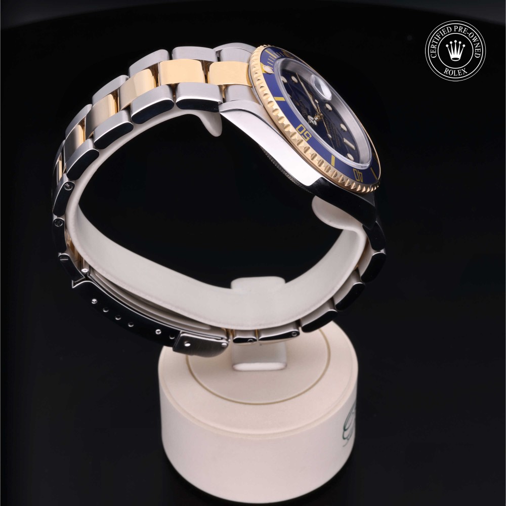rolex-certified-pre-owned-Submariner Date-40 mm-Yellow Rolesor-2006-M16613-0015
