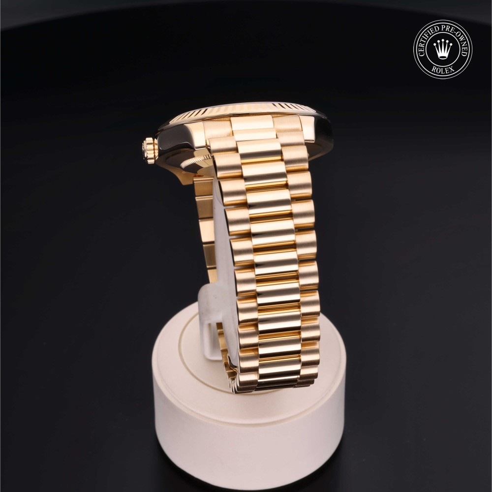 rolex-certified-pre-owned-Day-Date II-41 mm-18ct Yellow Gold-2010-M218238-0010