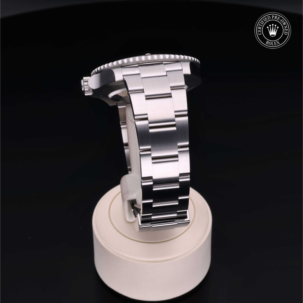 rolex-certified-pre-owned-Submariner Date-41 mm-Oystersteel-2021-M126610LV-0002