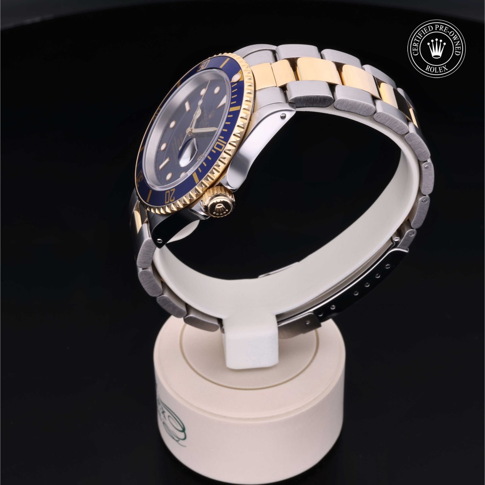 rolex-certified-pre-owned-Submariner Date-40 mm-Yellow Rolesor-1994-M16613-0012