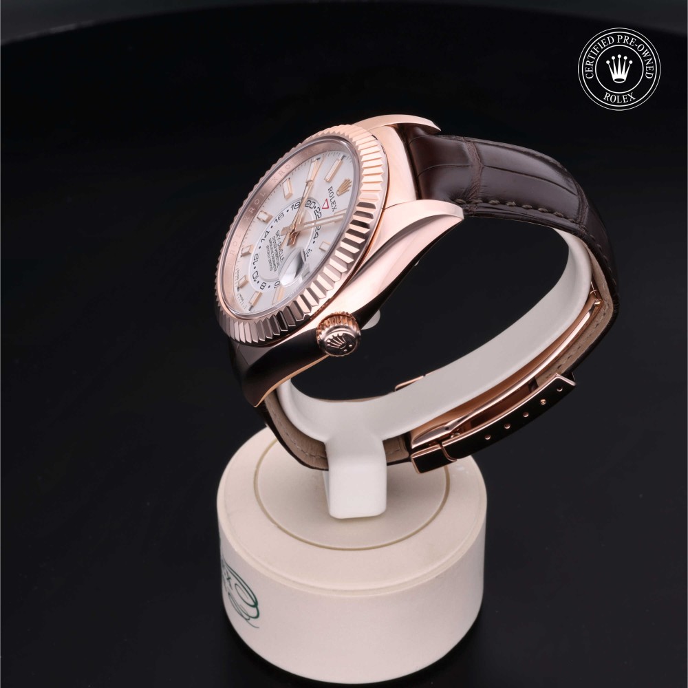 rolex-certified-pre-owned-Sky-Dweller-42 mm-18ct Everose Gold-2018-M326135-0005