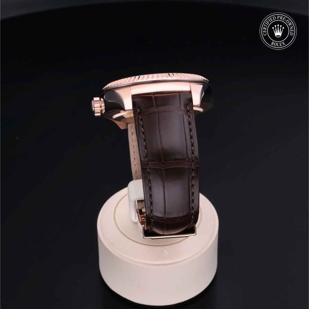 rolex-certified-pre-owned-Sky-Dweller-42 mm-18ct Everose Gold-2018-M326135-0005