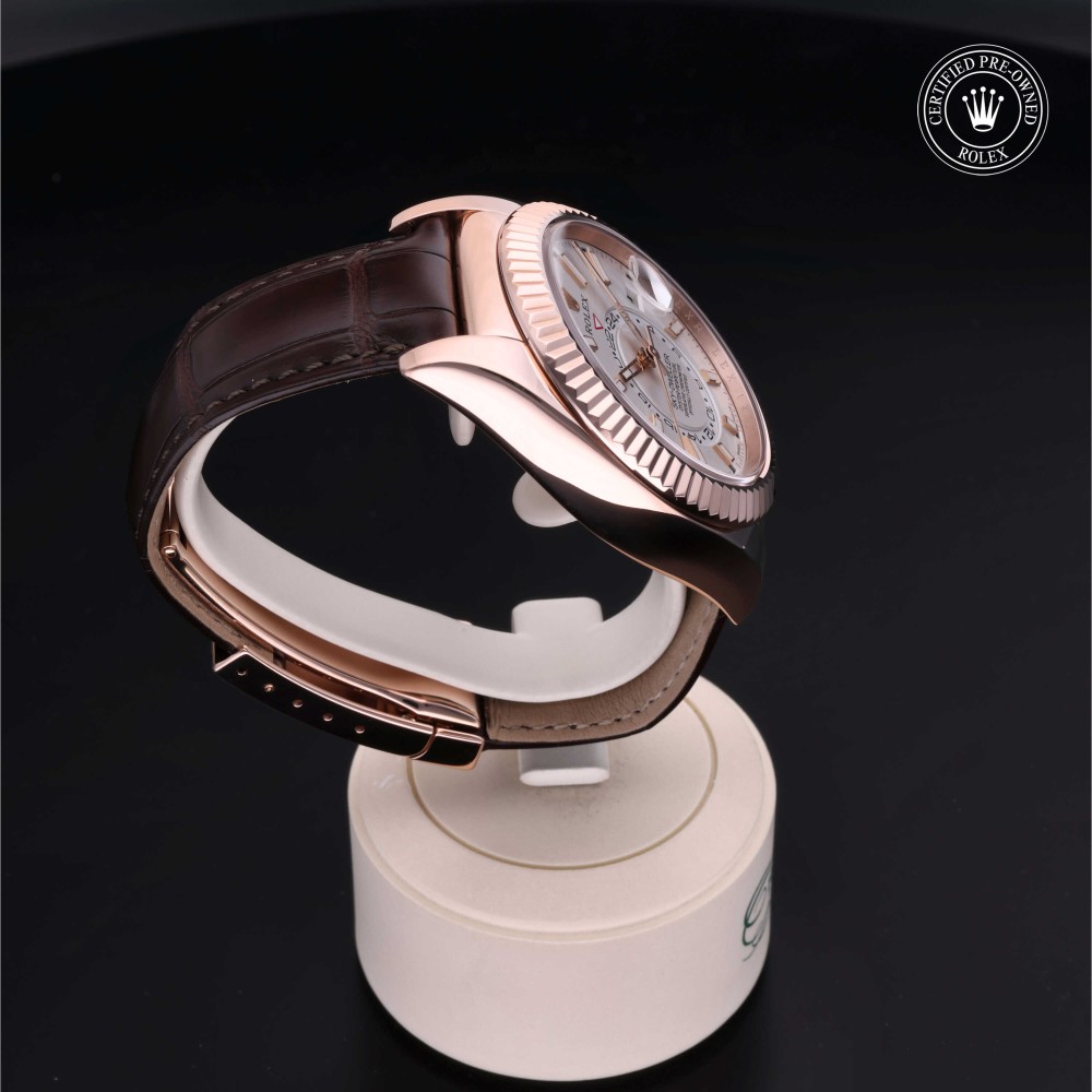 rolex-certified-pre-owned-Sky-Dweller-42 mm-18ct Everose Gold-2018-M326135-0005