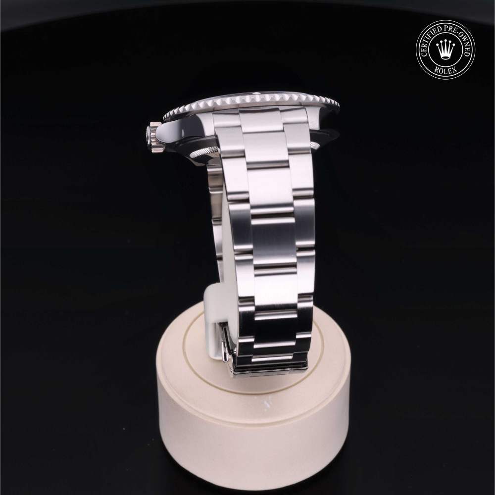 rolex-certified-pre-owned-Submariner Date-40 mm-Oystersteel-2005-M16610LV-0002