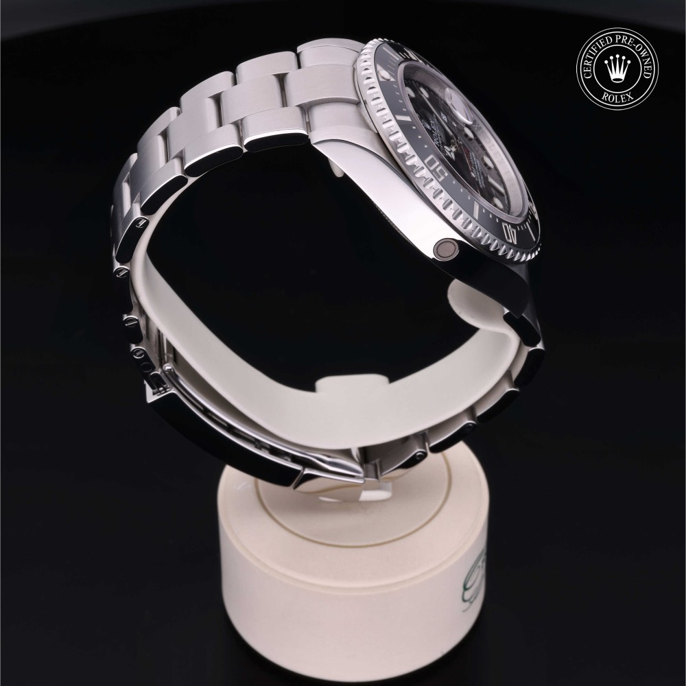 rolex-certified-pre-owned-Sea-Dweller-43 mm-Oystersteel-2017-M126600-0001