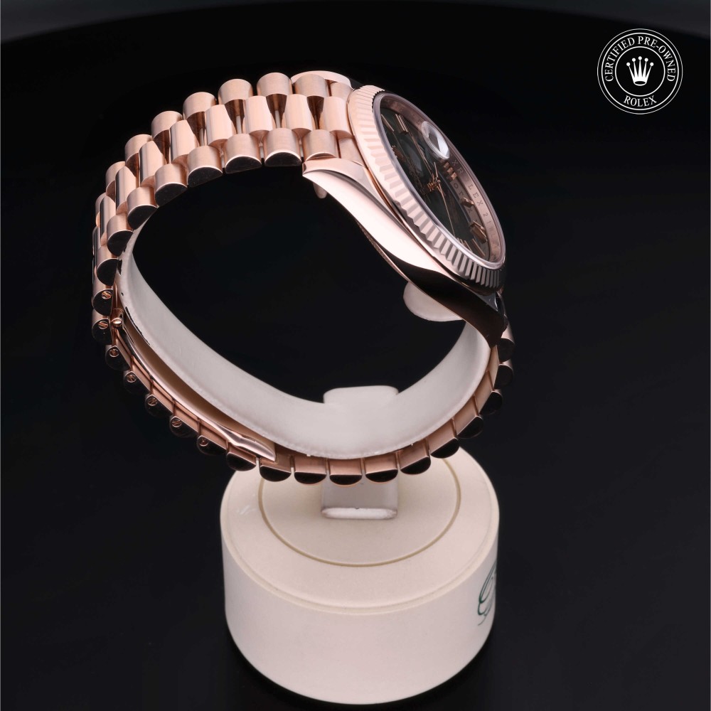 rolex-certified-pre-owned-Day-Date-40 mm-18ct Everose Gold-2021-M228235-0025