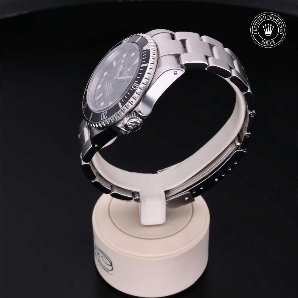 rolex-certified-pre-owned-Sea-Dweller-40 mm-Oystersteel-2002-M16600-0003