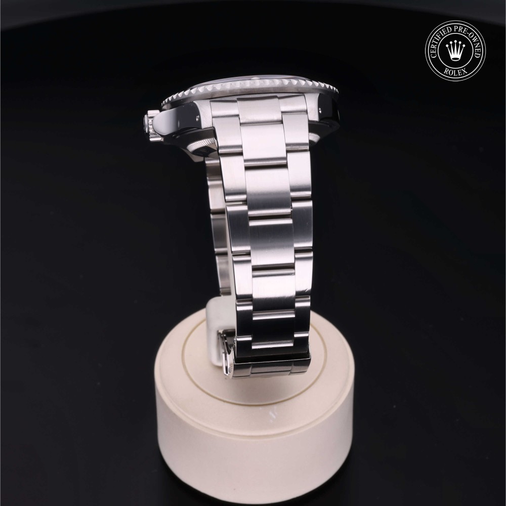rolex-certified-pre-owned-Sea-Dweller-40 mm-Oystersteel-2002-M16600-0003