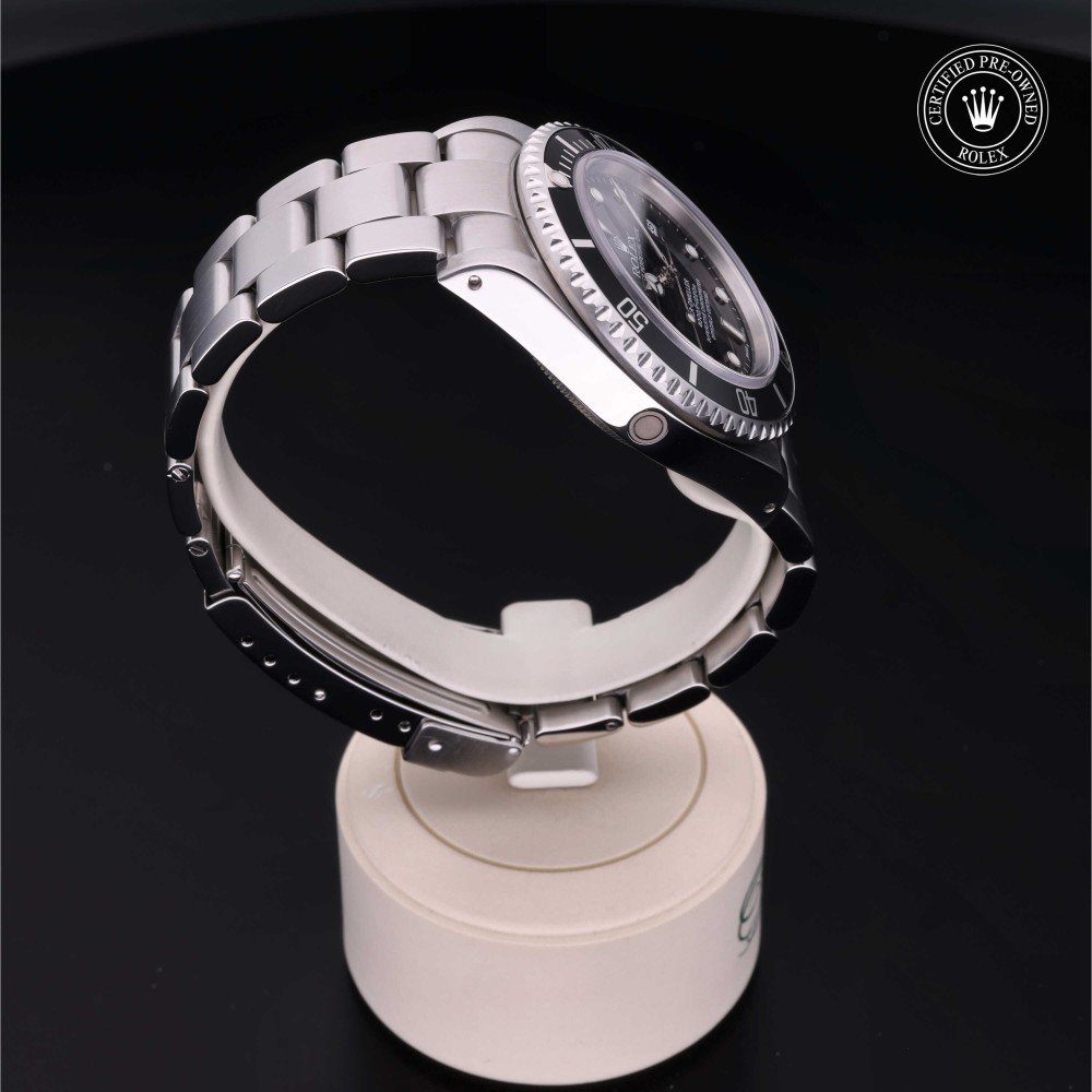 rolex-certified-pre-owned-Sea-Dweller-40 mm-Oystersteel-2002-M16600-0003