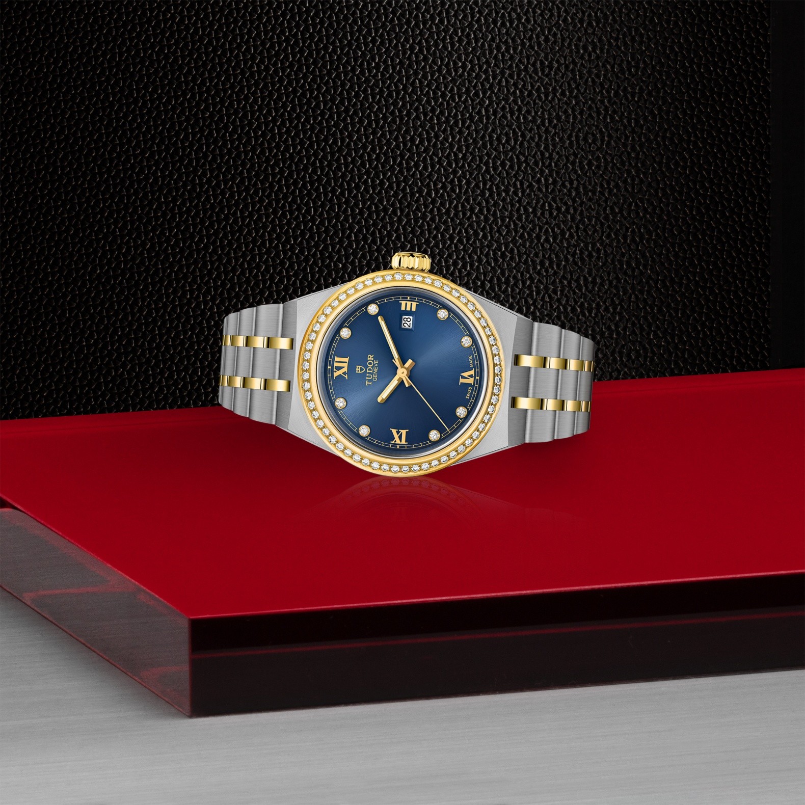 TUDOR Royal 28mm steel case with polished and satin finish - M28323-0002 at Prestons
