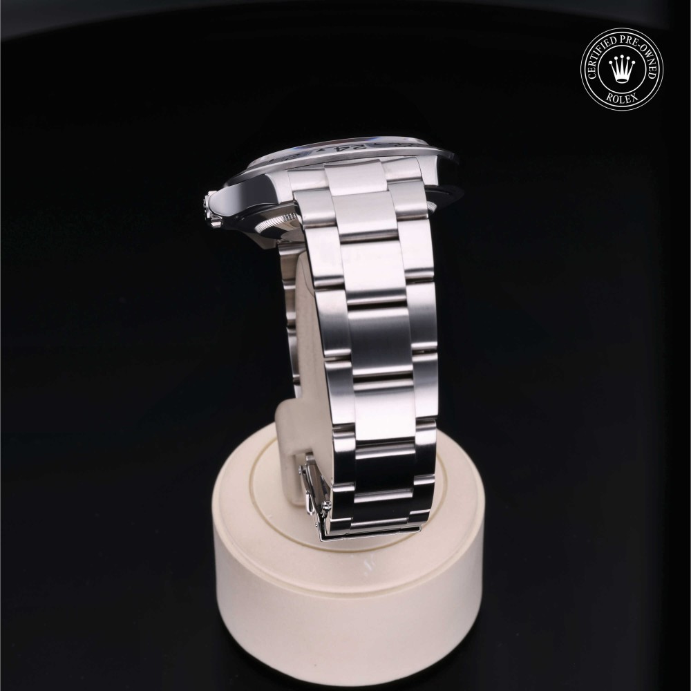 rolex-certified-pre-owned-Explorer II-40 mm-Oystersteel-2009-M16570-0005