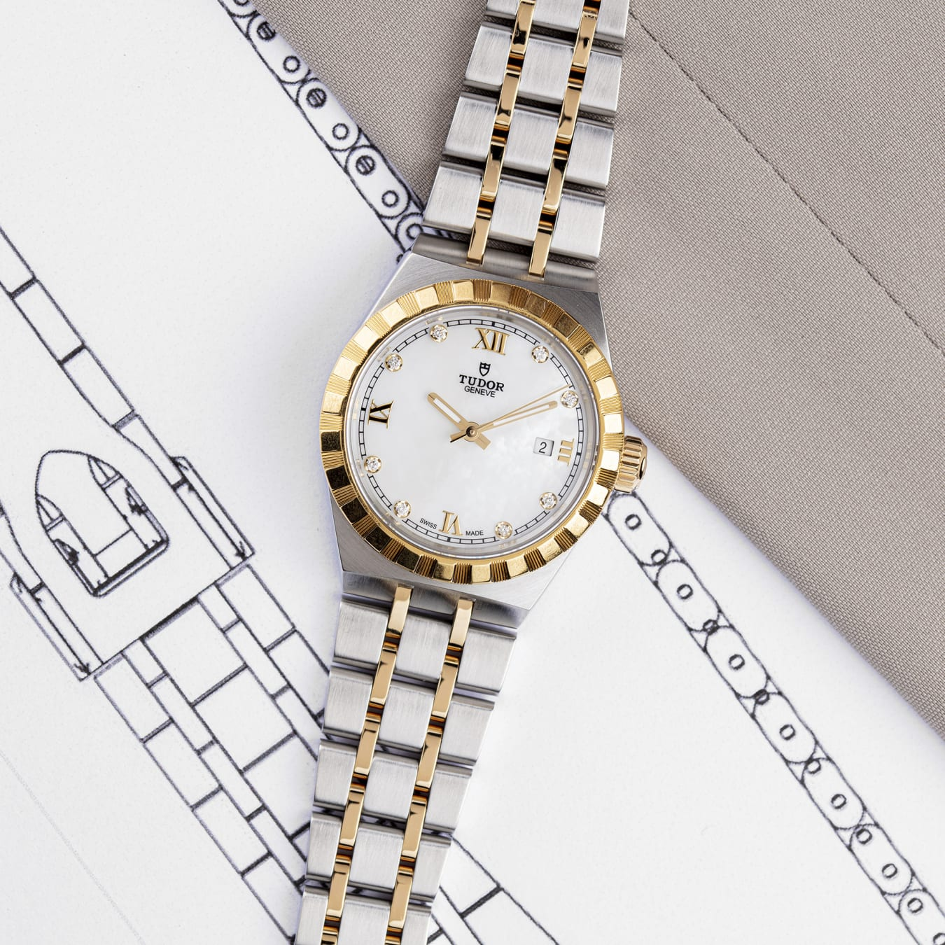TUDOR Royal 28mm steel case with polished and satin finish - M28303-0007 at Prestons