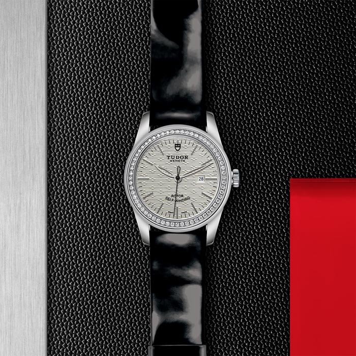 TUDOR Glamour Date