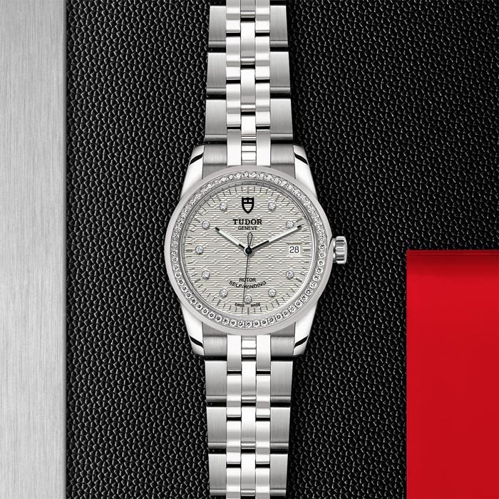 TUDOR Glamour Date