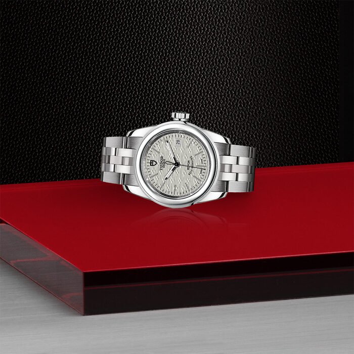 TUDOR Glamour Date