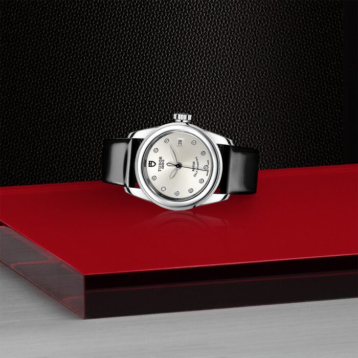 TUDOR Glamour Date