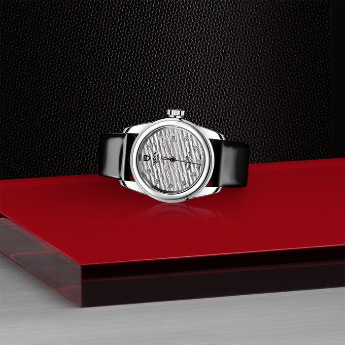 TUDOR Glamour Date