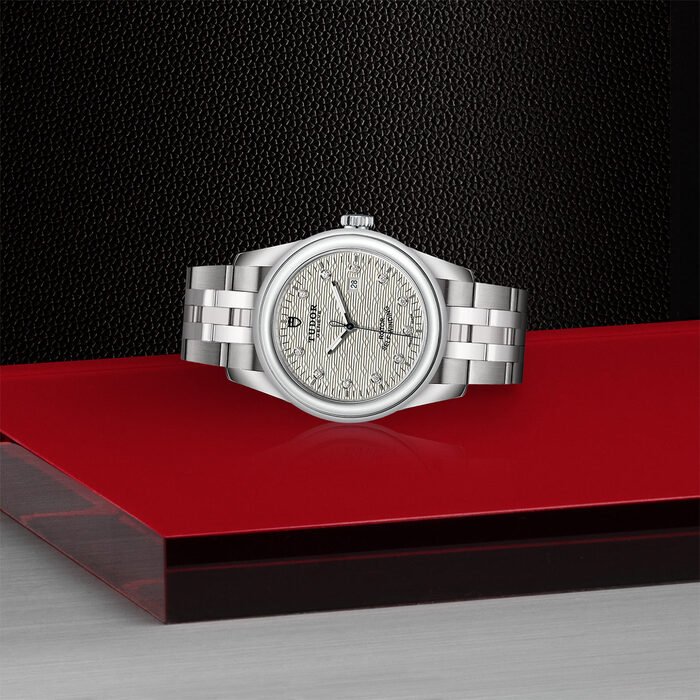 TUDOR Glamour Date