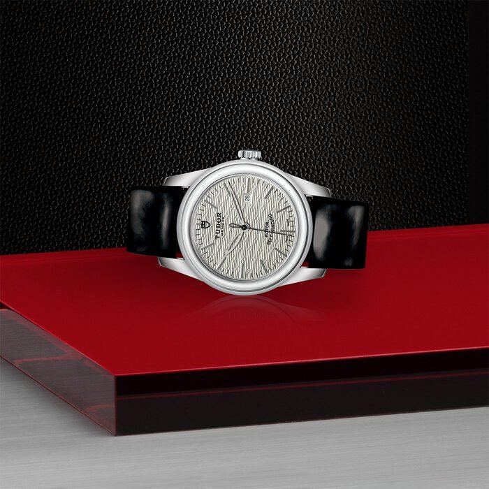 TUDOR Glamour Date