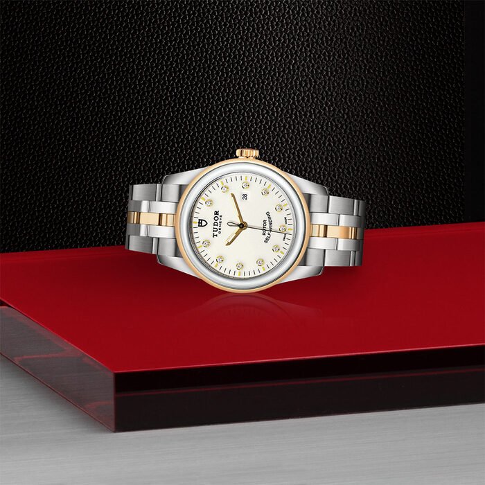 TUDOR Glamour Date