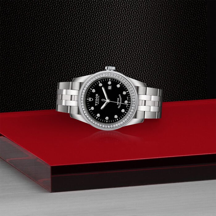 TUDOR Glamour Date