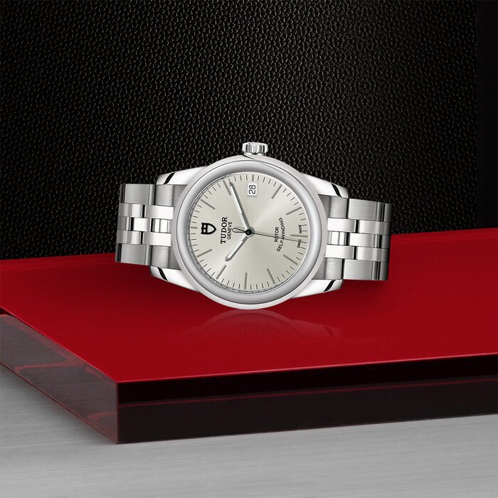 TUDOR Glamour Date